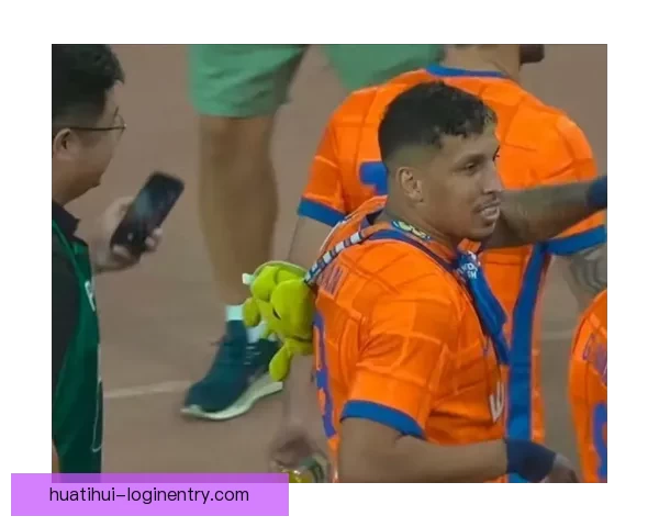 国少助教推搡16岁留洋新星并追骂 球迷要求严惩开除